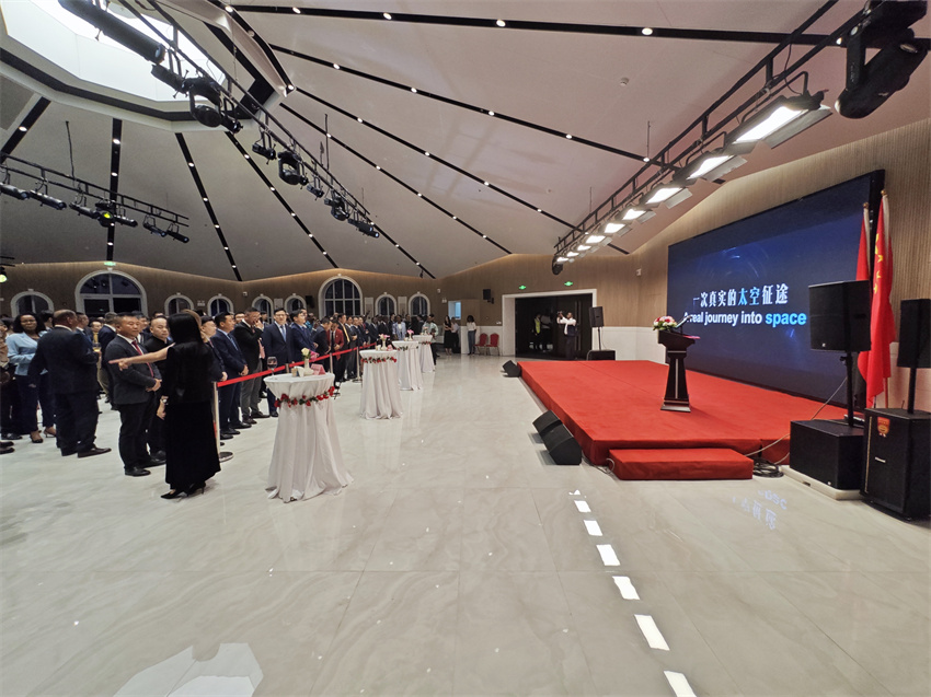 Trailer do filme “Shen Zhou 13” é exibido em recep??o da Embaixada da China em Angola pelo Dia Nacional