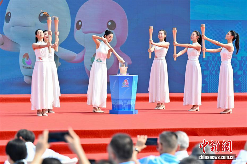 15a edi??o dos Jogos Nacionais e Jogos Olímpicos Especiais para Deficientes: cerim?nia de atear da chama realizada em Guangzhou