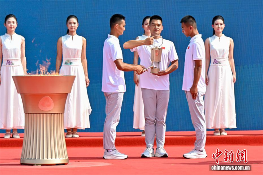 15a edi??o dos Jogos Nacionais e Jogos Olímpicos Especiais para Deficientes: cerim?nia de atear da chama realizada em Guangzhou