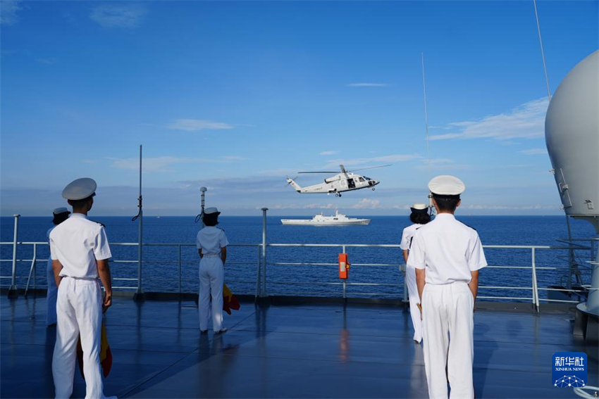 Navios da Marinha do Exército de Liberta??o Popular da China chegam à Tailandia para visita de cortesia