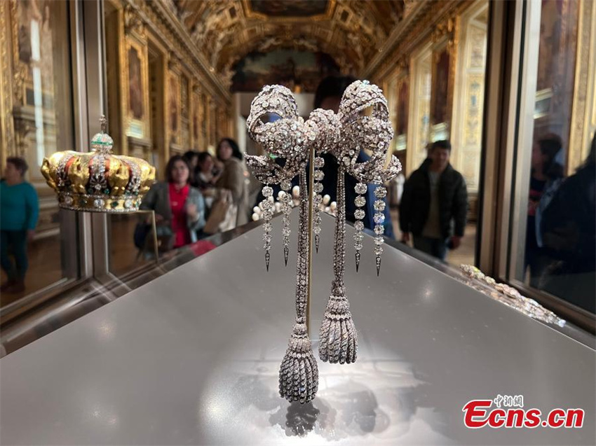 O que foi roubado do Louvre?