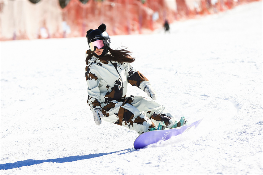 Temporada de Neve 2025-2026 aberta oficialmente em Hebei, norte da China