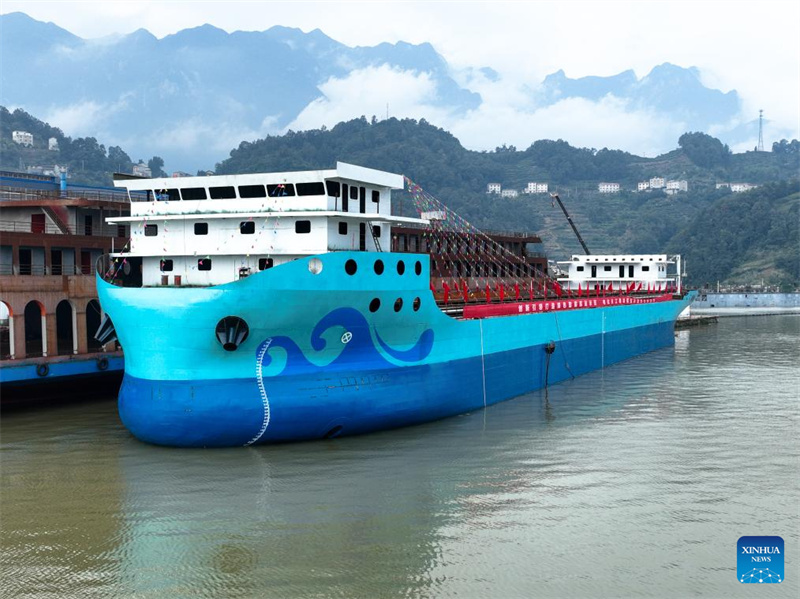 Maior graneleiro totalmente elétrico da China é lan?ado na China central