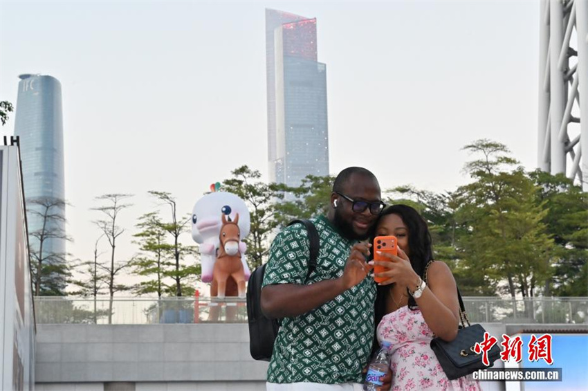 Galeria: Mascotes da 15a edi??o dos Jogos Nacionais e Jogos Olímpicos Especiais para Deficientes instaladas nas ruas de Guangzhou