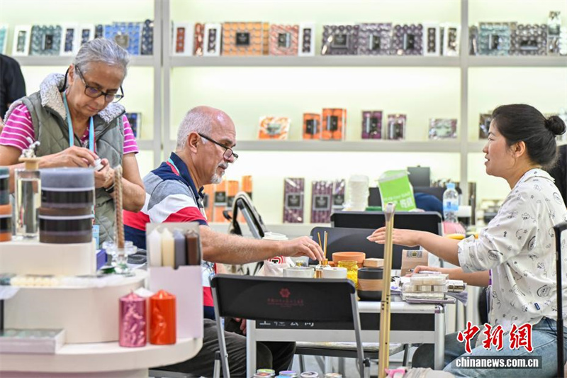 Encerrada segunda fase da 138a Feira de Cant?o, quase 240 mil consumidores estrangeiros marcam presen?a