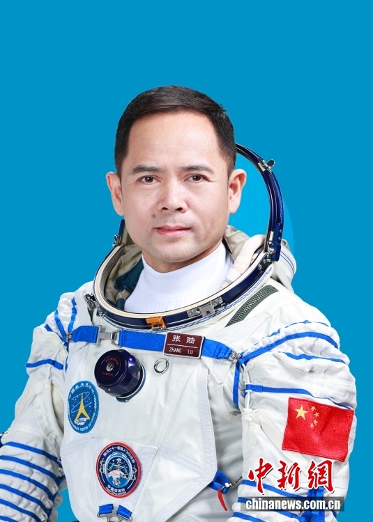 China revela tripula??o da Shenzhou-21 para miss?o da esta??o espacial