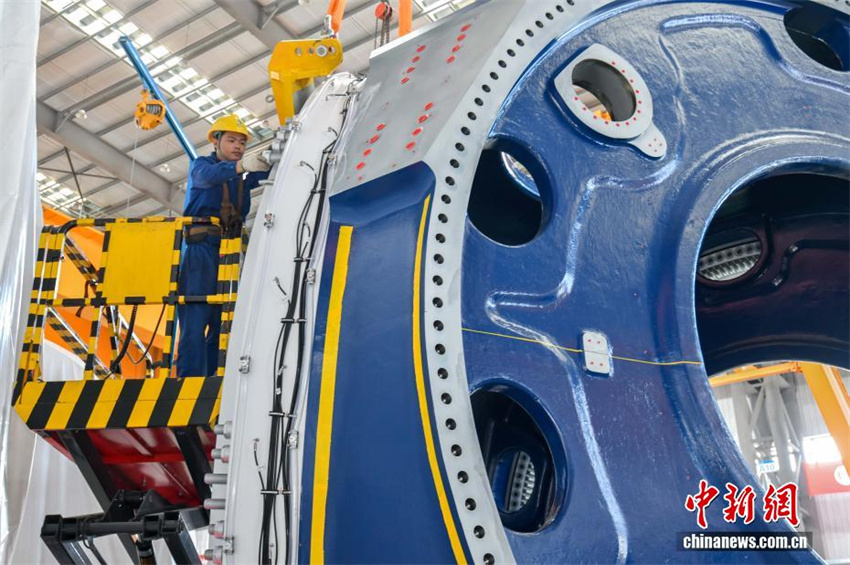 Visita à maior base de produ??o de pás de turbinas eólicas do mundo em Hainan