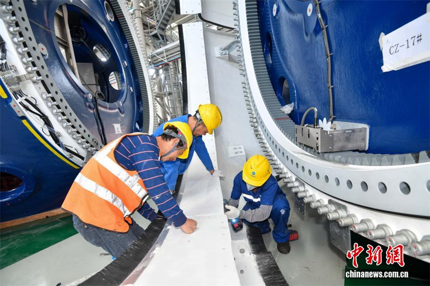 Visita à maior base de produ??o de pás de turbinas eólicas do mundo em Hainan