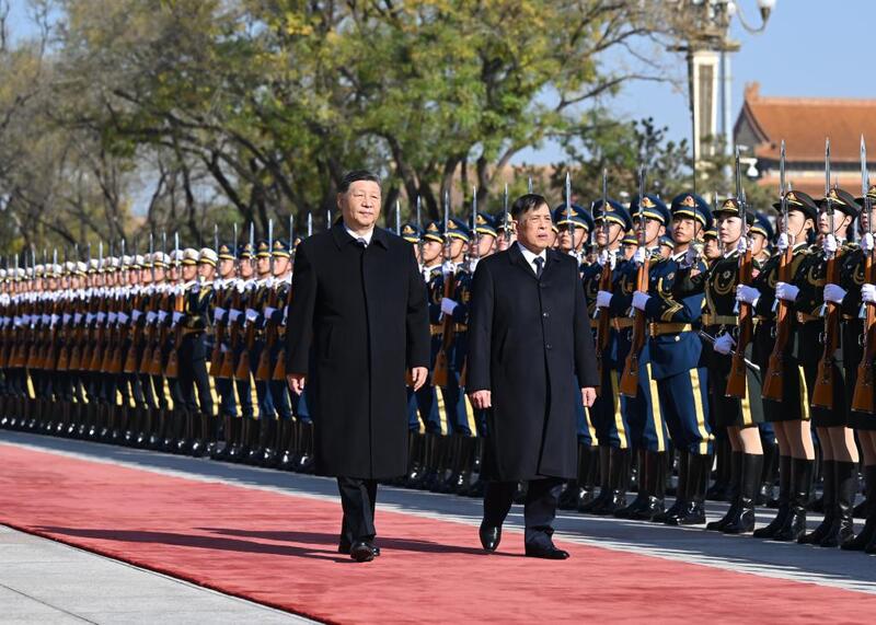 Xi Jinping pede avan?o na constru??o de comunidade com futuro compartilhado em encontro com rei da Tailandia