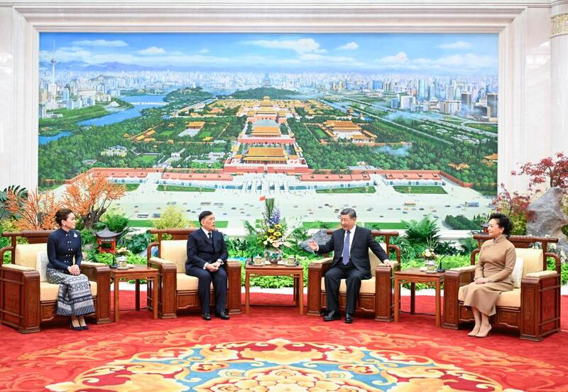 Xi Jinping pede avan?o na constru??o de comunidade com futuro compartilhado em encontro com rei da Tailandia
