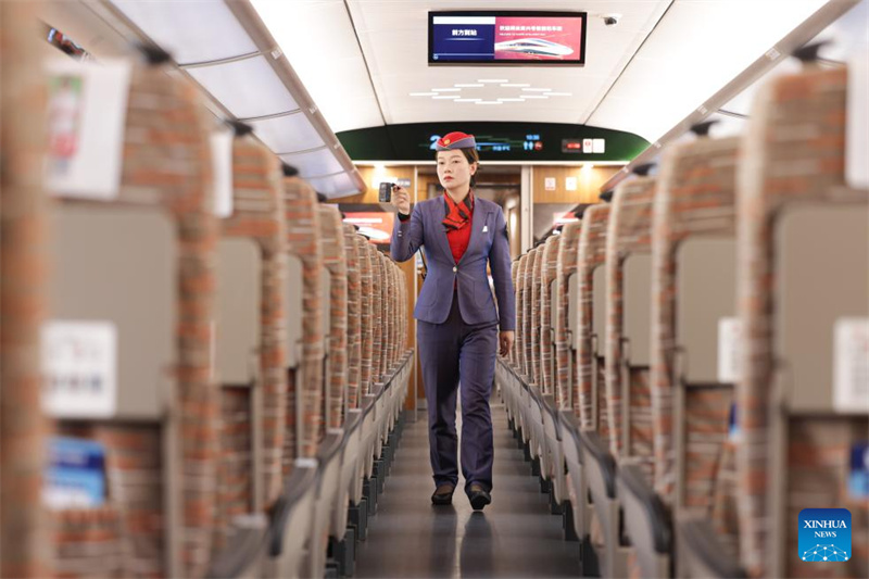 Ferrovia de alta velocidade ligando a antiga base revolucionária da China a Xi'an inicia opera??o experimental