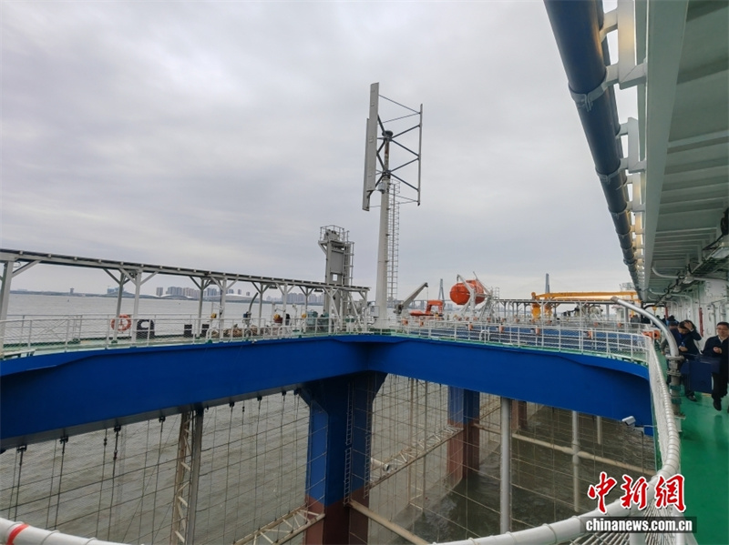 Primeiro navio de cria??o inteligente de peixes em mar profundo do mundo entra em opera??o em Guangdong