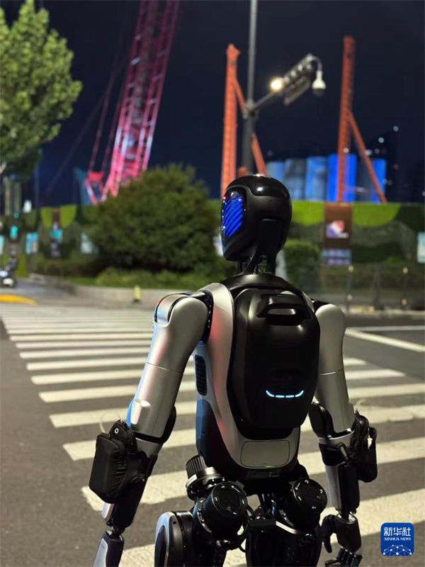 Rob? humanoide estabelece recorde mundial do Guinness para caminhada interprovincial