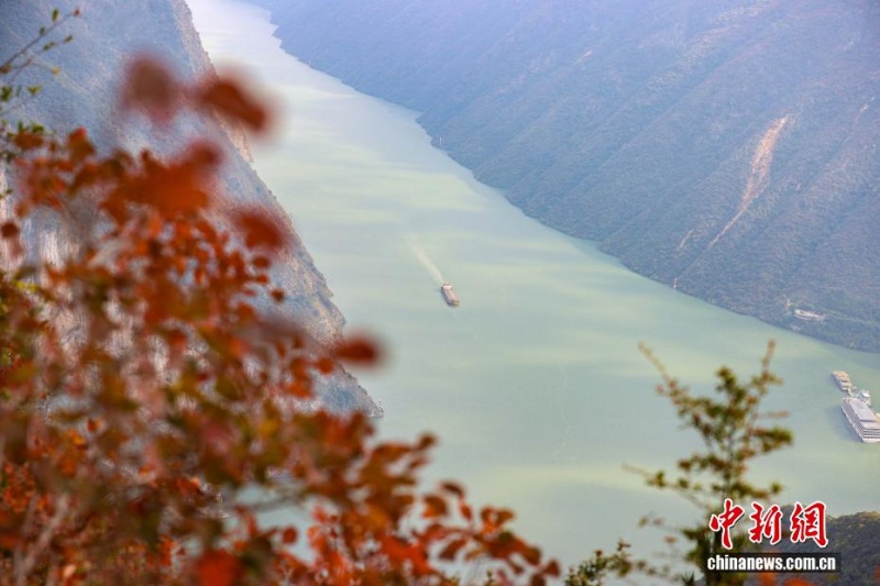 Montanhas rubras nas Três Gargantas: o espetáculo das folhas de Wushan