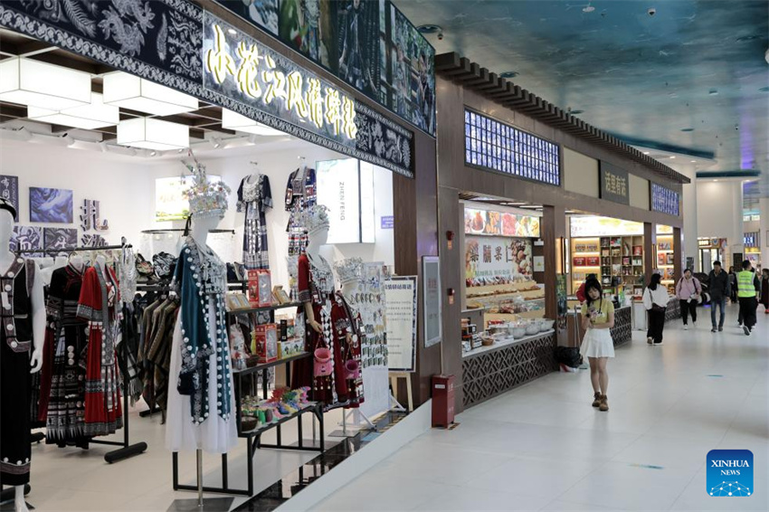 Guizhou: ponte mais alta do mundo leva o turismo local a novos patamares