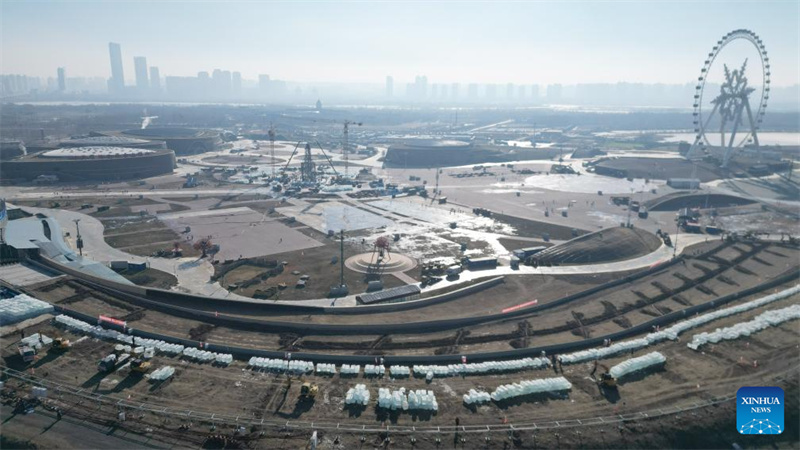 Constru??o de gelo foi iniciada no maior parque de gelo e neve do mundo