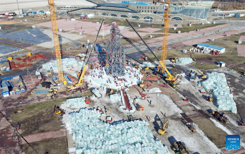 Constru??o de gelo foi iniciada no maior parque de gelo e neve do mundo