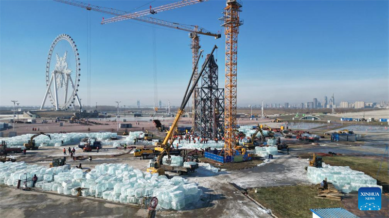 Constru??o de gelo foi iniciada no maior parque de gelo e neve do mundo