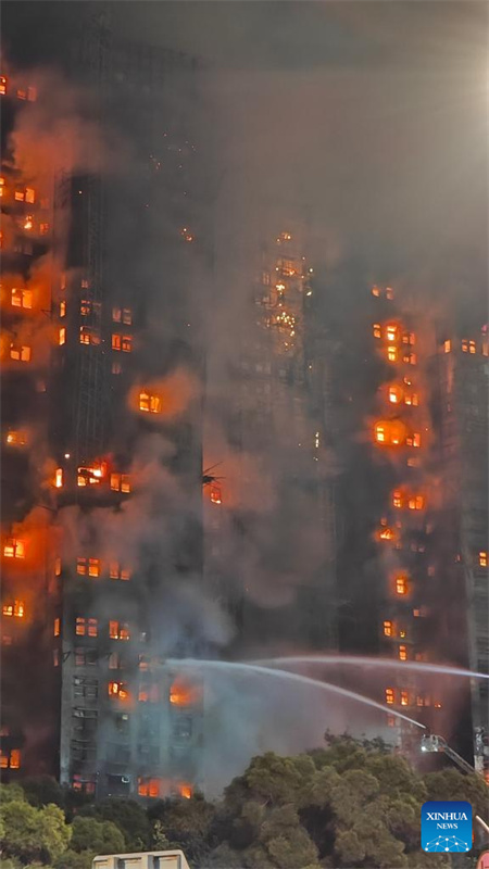 Incêndio em área residencial de Hong Kong é gradualmente controlado: Chefe do Executivo da RAEHK