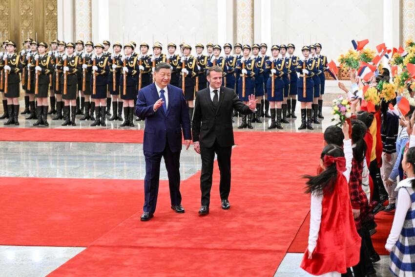 Xi Jinping mantém conversas com Macron e pede maior coopera??o em múltiplas áreas