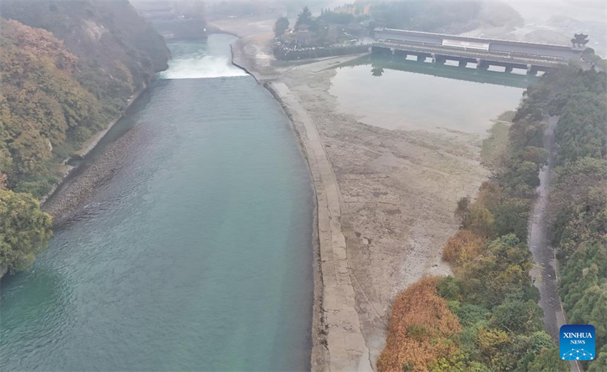 Vis?o detalhada do sistema de irriga??o de Dujiangyan em Chengdu, China