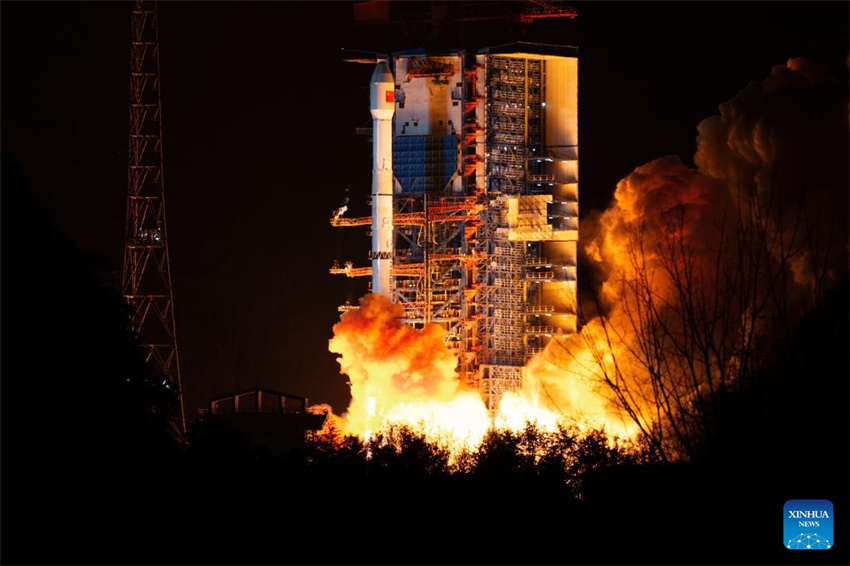 China lan?a novo satélite experimental para tecnologia de comunica??o