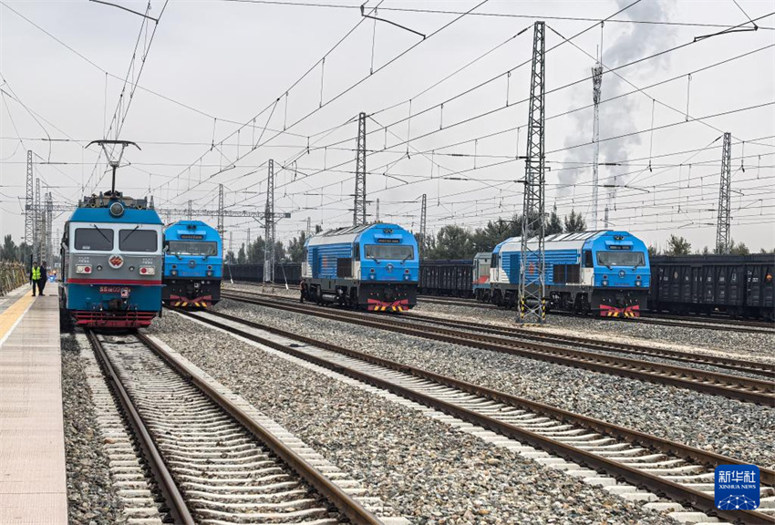 China conclui teste de opera??o de trens de carga pesada de 35.000 toneladas