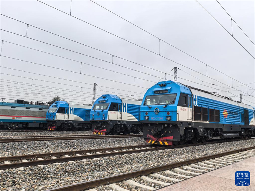 China conclui teste de opera??o de trens de carga pesada de 35.000 toneladas